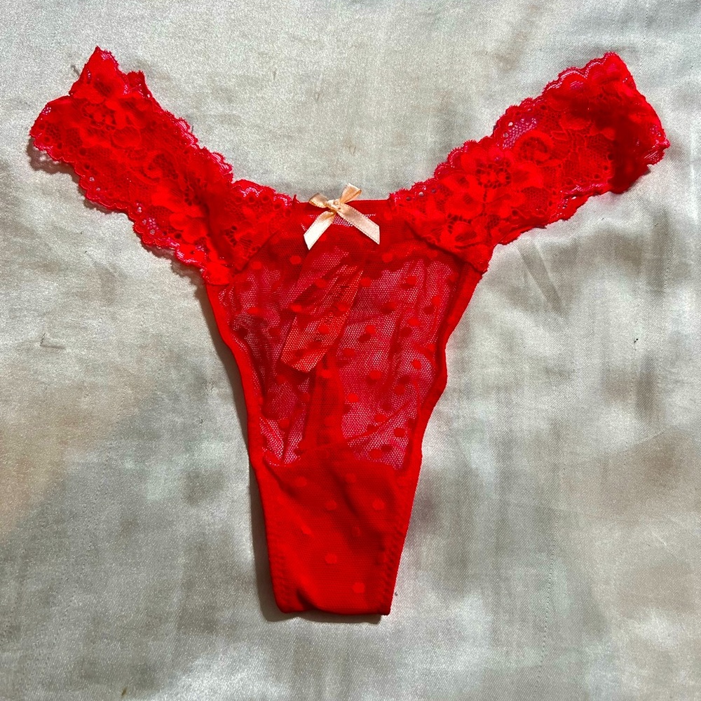 Victoria Secret Red Thong Panties - sz M, NWT